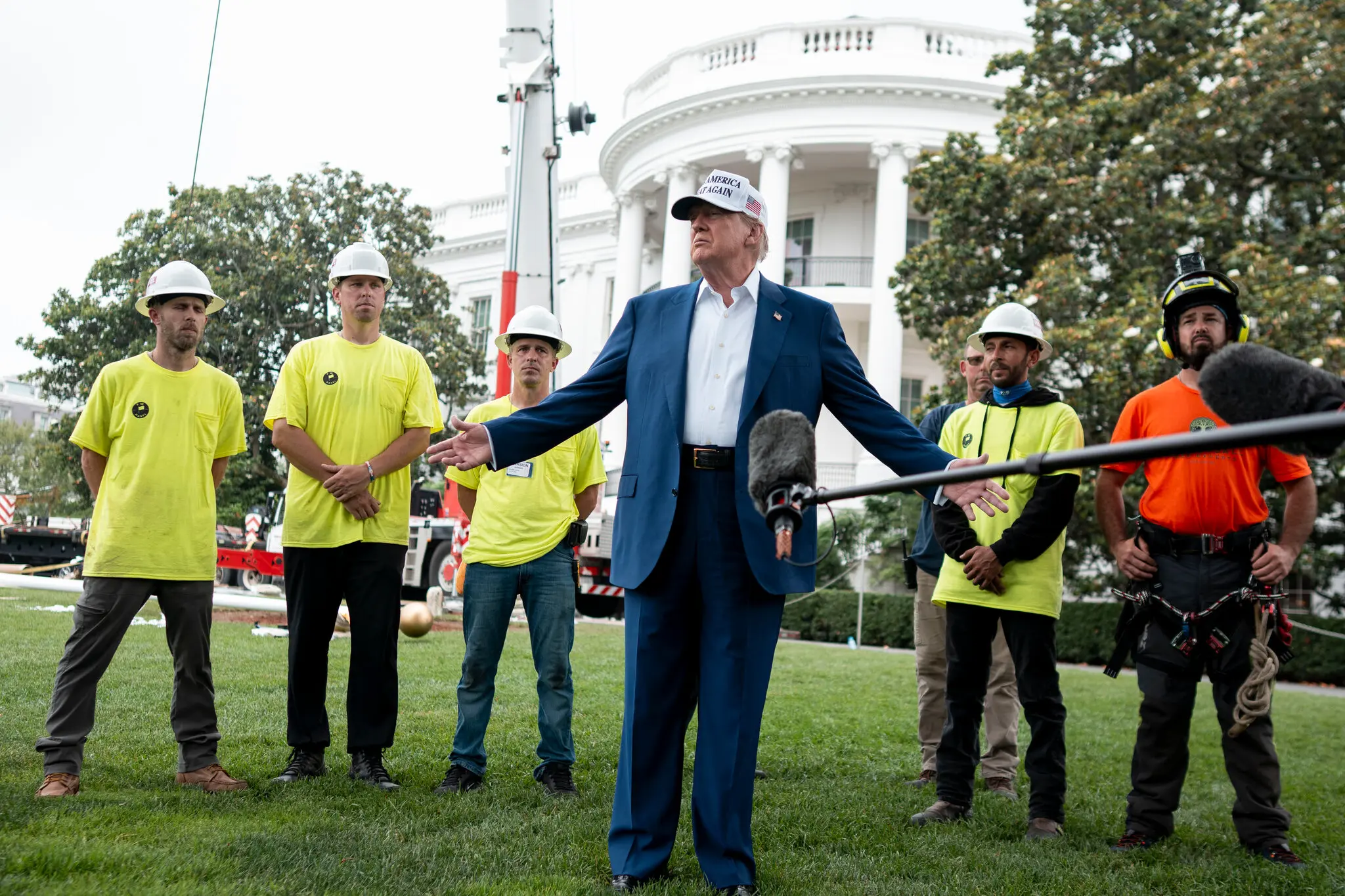 Президент Трамп у Білому домі в середу зажадав від країн-членів НАТО збільшення військових витрат.